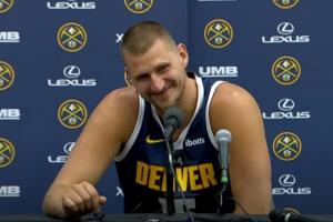 记者:你现在30岁了 约基奇:别提这个 我们不需要聊这个🤐 记者:你现在30岁了 约基奇:别提这个 我们不需要聊这个🤐