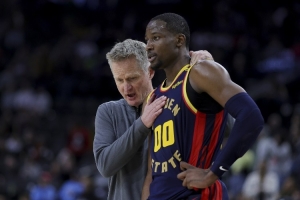 马健:库明加选择签2年是想把控自己未来 这次续约是库明加让步了 马健:库明加选择签2年是想把控自己未来 这次续约是库明加让步了