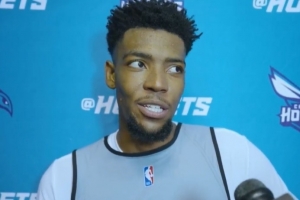 训练营首日!布兰登-米勒:夏天最开心的一天 互相促进努力拼搏 训练营首日!布兰登-米勒:夏天最开心的一天 互相促进努力拼搏