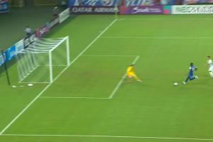 失单刀×2!阿苏埃接特谢拉直塞获单刀,但挑射被赵贤祐单臂扑出 失单刀×2!阿苏埃接特谢拉直塞获单刀,但挑射被赵贤祐单臂扑出