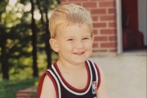 湖人全队猜儿时照片 詹姆斯表示猜不中 东契奇一把猜中里夫斯 湖人全队猜儿时照片 詹姆斯表示猜不中 东契奇一把猜中里夫斯