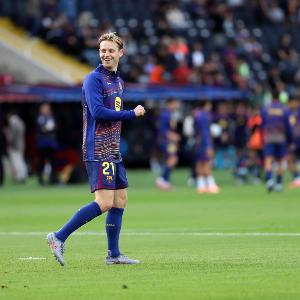 每体:德容即将与巴萨续约至2029年,剩余手续未来几天完成 每体:德容即将与巴萨续约至2029年,剩余手续未来几天完成