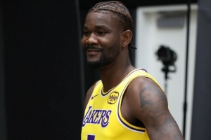 湖人首发中锋?艾顿在社媒晒出多张定妆照:在NBA的第八年🎱 湖人首发中锋?艾顿在社媒晒出多张定妆照:在NBA的第八年🎱