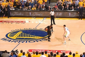 汤叔叔!克莱:弗拉格告诉我 当我和欧文打总决赛时他才9岁 汤叔叔!克莱:弗拉格告诉我 当我和欧文打总决赛时他才9岁