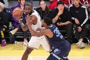 斯玛特:还没跟詹姆斯聊过 他是大忙人 得等他有空了才能跟他聊下 斯玛特:还没跟詹姆斯聊过 他是大忙人 得等他有空了才能跟他聊下