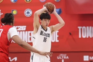 亨德森缺阵让杨瀚森更多地参与组织?主帅:不 小杨的安排不会变 亨德森缺阵让杨瀚森更多地参与组织?主帅:不 小杨的安排不会变