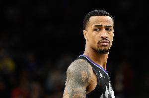 卢:科林斯一直和范甘迪打磨防守 我们重点观察他的换防能力 卢:科林斯一直和范甘迪打磨防守 我们重点观察他的换防能力