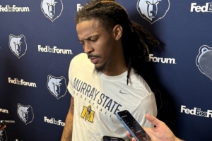 母校情节!莫兰特训练营穿大学T恤 还表示自己平时都穿母校的衣服 母校情节!莫兰特训练营穿大学T恤 还表示自己平时都穿母校的衣服