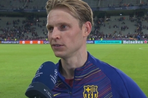 德容:主场最后时刻丢球让人失望,但欧冠很长这比赛不是决定性的 德容:主场最后时刻丢球让人失望,但欧冠很长这比赛不是决定性的