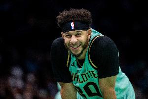 是否计划让小库里进入常规轮换?邓利维:是的 增加投射是好事 是否计划让小库里进入常规轮换?邓利维:是的 增加投射是好事