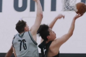 开拓者官方晒杨瀚森对抗后丝滑转身高难度反手上篮:厉害啊! 开拓者官方晒杨瀚森对抗后丝滑转身高难度反手上篮:厉害啊!