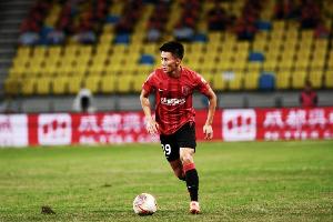 里程碑!成都蓉城中场甘超职业生涯各赛事出场200次 里程碑!成都蓉城中场甘超职业生涯各赛事出场200次