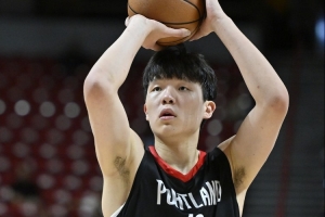 克林根:杨瀚森的脚步和终结能力都堪称一流 他每天都在进步 克林根:杨瀚森的脚步和终结能力都堪称一流 他每天都在进步