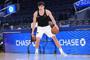 离开NBA!上赛季勇士双向后卫塔兰-阿姆斯特朗签约贝尔格莱德游击 离开NBA!上赛季勇士双向后卫塔兰-阿姆斯特朗签约贝尔格莱德游击