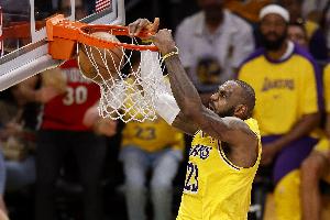 Skip:即使湖人新赛季夺冠 他们也不会再和詹姆斯续约 他过气了 Skip:即使湖人新赛季夺冠 他们也不会再和詹姆斯续约 他过气了