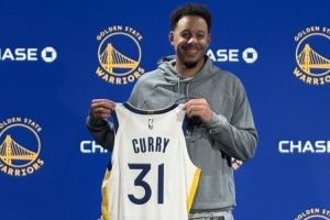 科尔:波姐更沉稳&投篮更自信 小库里没打对抗赛&先做高质量训练 科尔:波姐更沉稳&投篮更自信 小库里没打对抗赛&先做高质量训练