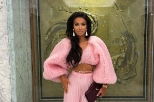 嫂子真美!知名主持人、前NBA球员肯尼-史密斯求婚成功! 嫂子真美!知名主持人、前NBA球员肯尼-史密斯求婚成功!