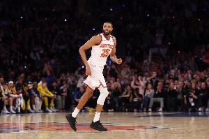 也有点手紧!大桥上半场10中4得10分1板2断 也有点手紧!大桥上半场10中4得10分1板2断