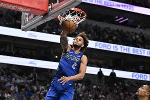 莱夫利:不刻意外线出手 但若每场进2-3个三分并抢很多板那会很棒 莱夫利:不刻意外线出手 但若每场进2-3个三分并抢很多板那会很棒