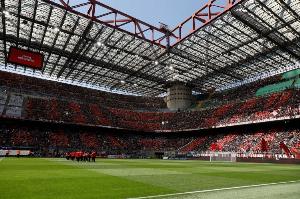 米兰市官员:建新球场不拆圣西罗?两座7万人球场紧挨着有什么用 米兰市官员:建新球场不拆圣西罗?两座7万人球场紧挨着有什么用