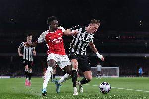 邮报:阿森纳和纽卡工作人员发生冲突,后者当时正拿着干草叉 邮报:阿森纳和纽卡工作人员发生冲突,后者当时正拿着干草叉