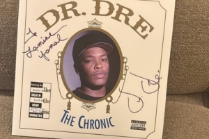 顶级尖货!亚马尔晒Dr. Dre的To签首专和金色Beats耳机 顶级尖货!亚马尔晒Dr. Dre的To签首专和金色Beats耳机