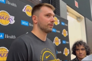 用三个词总结训练营前三天的感受 东契奇:有趣、兴奋、艰苦 用三个词总结训练营前三天的感受 东契奇:有趣、兴奋、艰苦