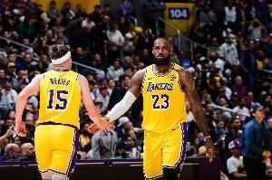 里夫斯:就算勒布朗六年前退役他仍是GOAT 他继续打就是因为热爱 里夫斯:就算勒布朗六年前退役他仍是GOAT 他继续打就是因为热爱