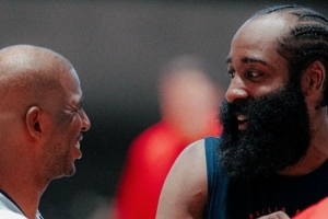 登炮组合重出江湖!快船官方晒照:保罗和哈登合练 都笑出褶子了 登炮组合重出江湖!快船官方晒照:保罗和哈登合练 都笑出褶子了