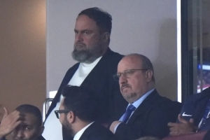 太阳报:森林老板和贝尼特斯一起看奥林匹亚科斯vs阿森纳的比赛 太阳报:森林老板和贝尼特斯一起看奥林匹亚科斯vs阿森纳的比赛