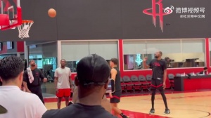 活久见!杜兰特在火箭训练中两次罚球失手 曾连续3个赛季罚篮90%+ 活久见!杜兰特在火箭训练中两次罚球失手 曾连续3个赛季罚篮90%+