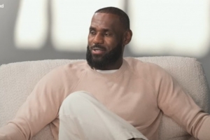 詹姆斯:很多人打球就想要有勒布朗的高度 却不知背后的牺牲挫折 詹姆斯:很多人打球就想要有勒布朗的高度 却不知背后的牺牲挫折