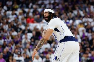 浓眉:我们的阵容深度很棒 有九到十个球员能真正进入轮换 浓眉:我们的阵容深度很棒 有九到十个球员能真正进入轮换