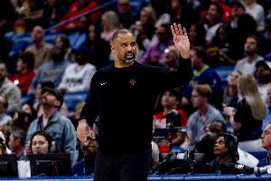 乌度卡:已确定四个首发 第五人还需斟酌 我们会考虑灵活安排阵容 乌度卡:已确定四个首发 第五人还需斟酌 我们会考虑灵活安排阵容