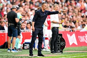 范佩西:我们上半场的进球不该吹无效,裁判中场休息时向我道歉了 范佩西:我们上半场的进球不该吹无效,裁判中场休息时向我道歉了