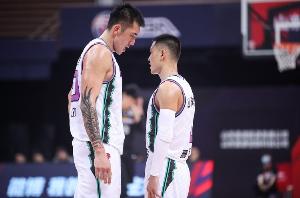 媒体人:山东男篮训练量不小 高诗岩&陈林坚等4人将离队备战全运 媒体人:山东男篮训练量不小 高诗岩&陈林坚等4人将离队备战全运