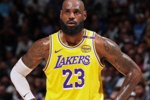 美记:詹姆斯专门练了接球投篮 预计打无球会比生涯任何时候都多 美记:詹姆斯专门练了接球投篮 预计打无球会比生涯任何时候都多