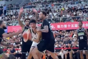 媒体人:徐昕张明池离队&大外变动 焦泊乔下季绝对是广东内线核心 媒体人:徐昕张明池离队&大外变动 焦泊乔下季绝对是广东内线核心