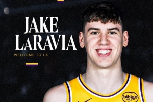 拉拉维亚:今晚我可能移动有点慢 雷迪克要求我强硬的进行防守 拉拉维亚:今晚我可能移动有点慢 雷迪克要求我强硬的进行防守