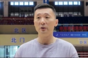 刘炜:全队进行了球性练习 不能遇到压迫防守就抱着球形成死球 刘炜:全队进行了球性练习 不能遇到压迫防守就抱着球形成死球