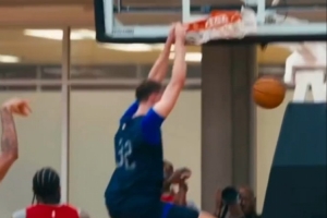 期待新赛季!浓眉和弗拉格打出精妙高低位配合 后者双手暴扣终结 期待新赛季!浓眉和弗拉格打出精妙高低位配合 后者双手暴扣终结