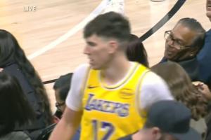 矮一头没关系!吉莱斯皮一刀切掉拉拉维亚 太阳反击三分轰进! 矮一头没关系!吉莱斯皮一刀切掉拉拉维亚 太阳反击三分轰进!