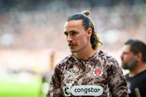 图片报:圣保利监事会成员社媒批评队长欧文,后者未来存疑 图片报:圣保利监事会成员社媒批评队长欧文,后者未来存疑