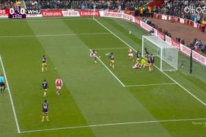 枪手错失领先!约克雷斯包抄没打上,埃泽面对半空门凌空踢飞 枪手错失领先!约克雷斯包抄没打上,埃泽面对半空门凌空踢飞