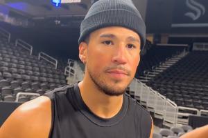 艾顿能为湖人带来什么?布克:我想 我们只能拭目以待 艾顿能为湖人带来什么?布克:我想 我们只能拭目以待