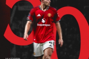 德里赫特迎曼联生涯50场里程碑,球队官推晒海报祝贺 德里赫特迎曼联生涯50场里程碑,球队官推晒海报祝贺