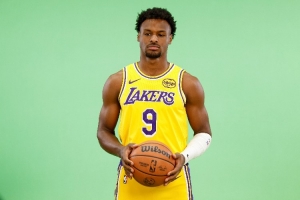 马健:湖人球员除小里外都没准备好 布朗尼&克内克特依旧板凳末端 马健:湖人球员除小里外都没准备好 布朗尼&克内克特依旧板凳末端