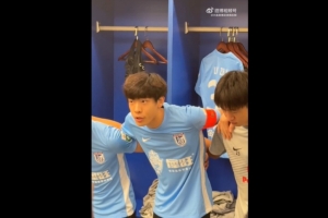 20岁队长朱鹏宇赛前喊话:今天第一个目标就是拿三分,相信大家伙 20岁队长朱鹏宇赛前喊话:今天第一个目标就是拿三分,相信大家伙