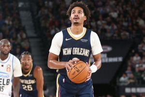 三分仅5中1!普尔上半场6中2得13分3助 罚球8中8 三分仅5中1!普尔上半场6中2得13分3助 罚球8中8