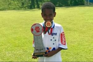 爽文剧本!埃斯特旺10岁签约耐克,16岁踢巴甲身价初始定价1000万 爽文剧本!埃斯特旺10岁签约耐克,16岁踢巴甲身价初始定价1000万